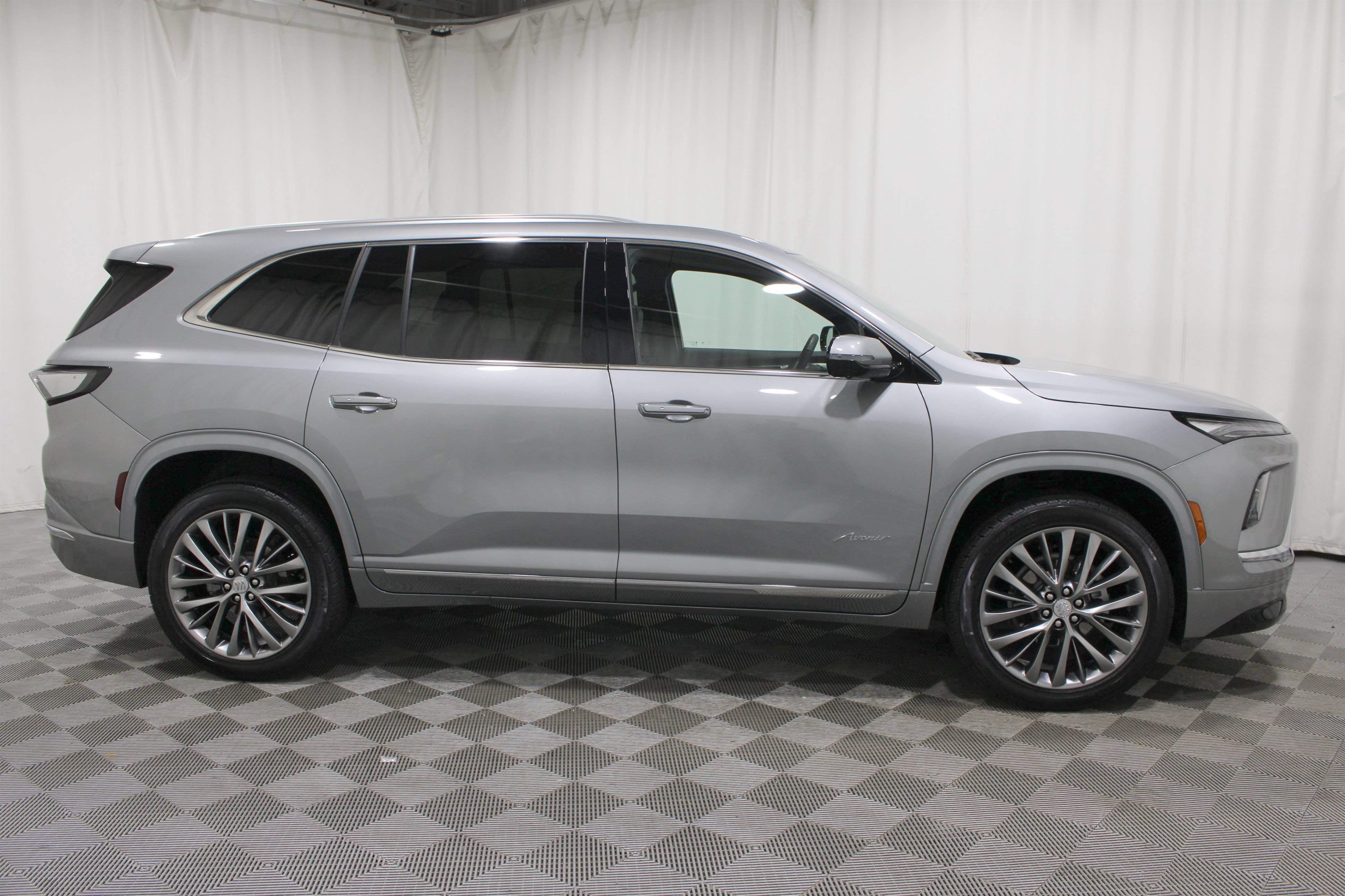 Used 2025 Buick Enclave Avenir AWD/4WD image 31