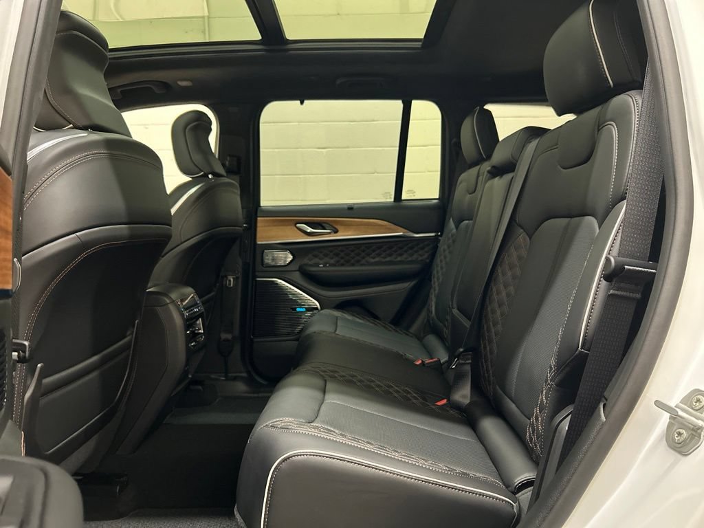 New 2026 Jeep Grand Cherokee Summit w/ Obsidian Package AWD/4WD image 8