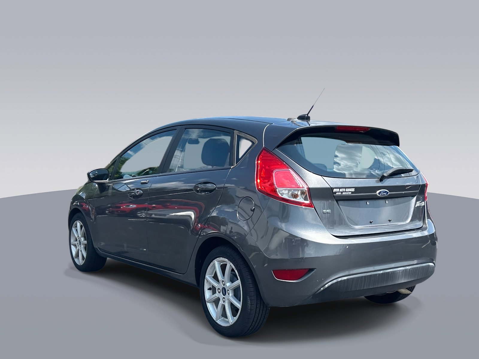 Used 2015 Ford Fiesta SE image 5