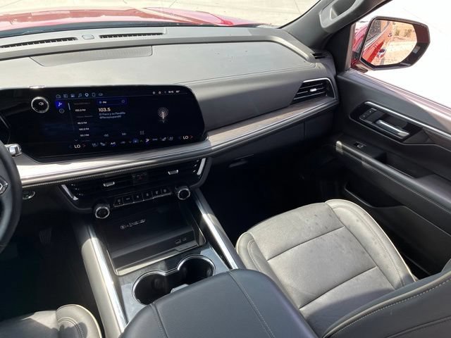 Used 2025 Chevrolet Suburban Premier AWD/4WD image 15