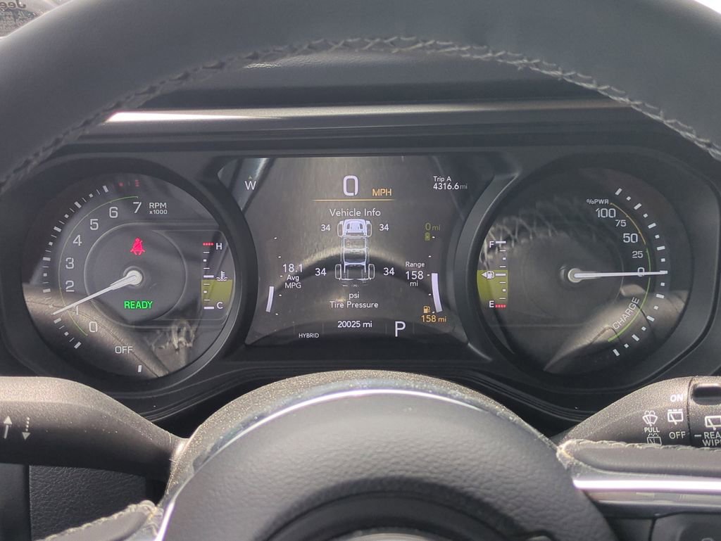 Used 2025 Jeep Wrangler Unlimited Sahara w/ Safety Group AWD/4WD image 29