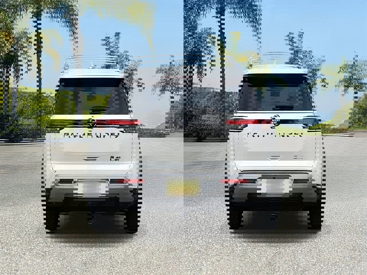 Used 2022 Nissan Pathfinder SL w/ Lighting Package (N92) image 3