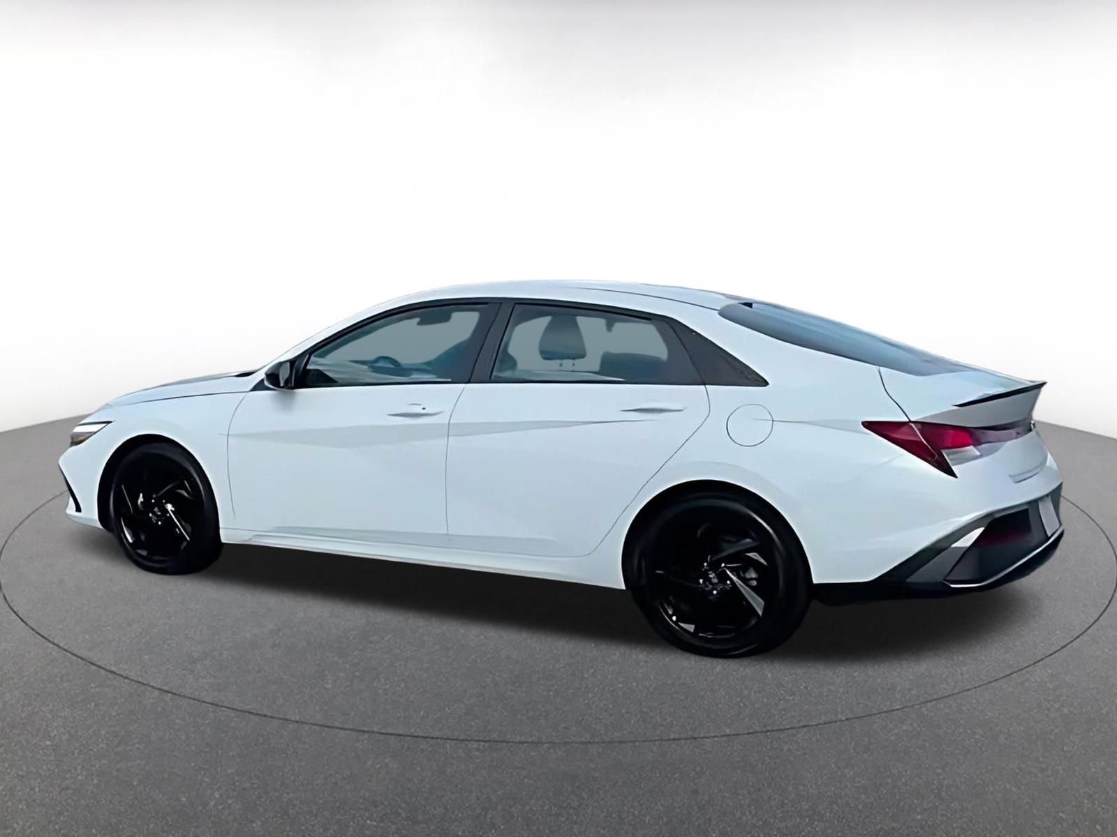 Used 2026 Hyundai Elantra Sport FWD image 9