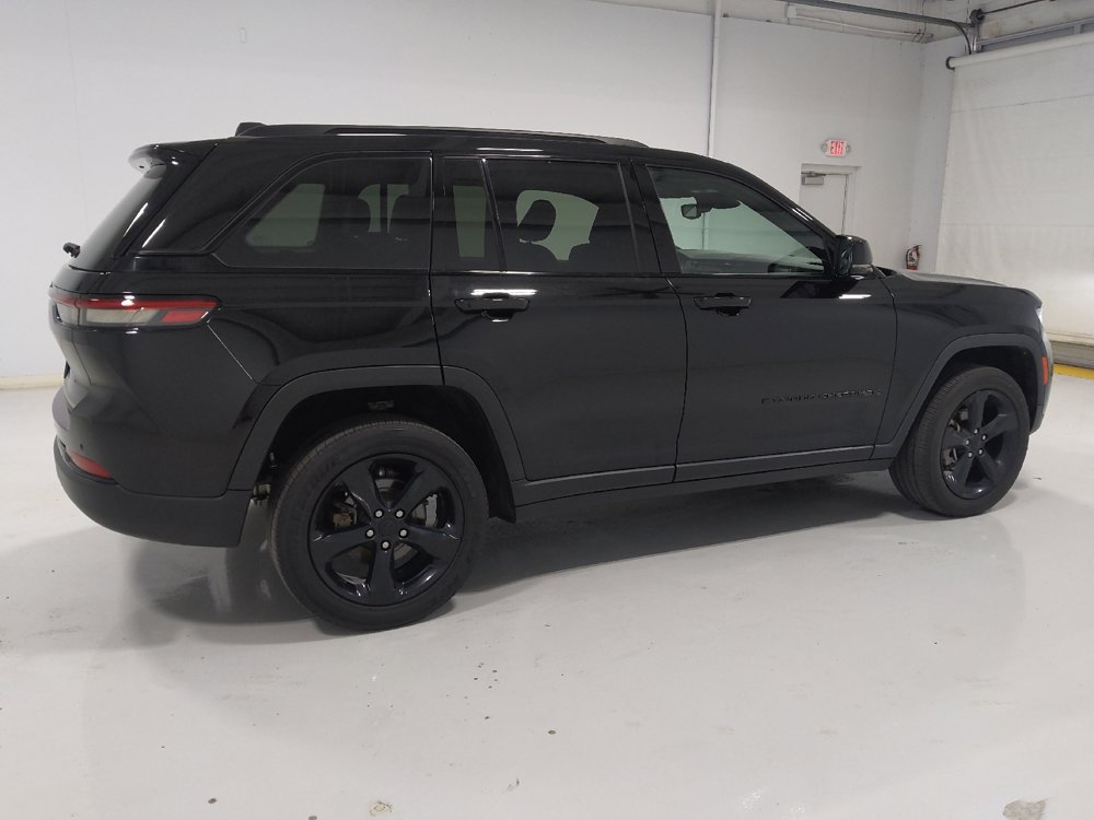 Used 2023 Jeep Grand Cherokee Altitude AWD/4WD image 10