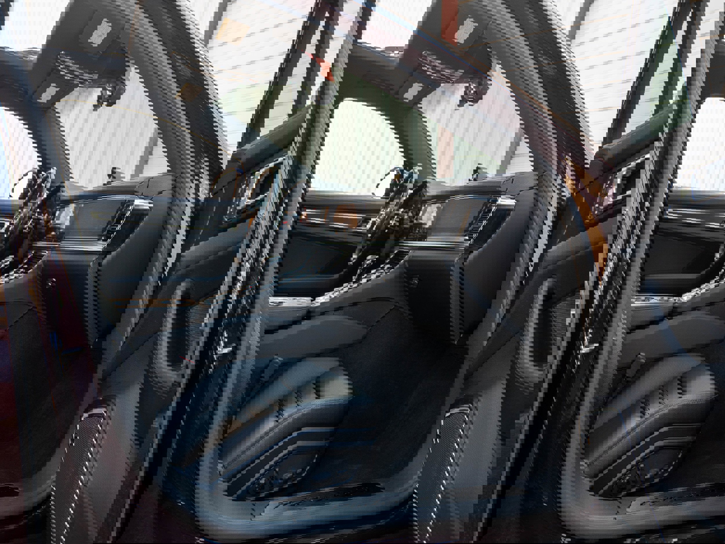 Certified 2023 Porsche Panamera 4 Platinum Edition image 29