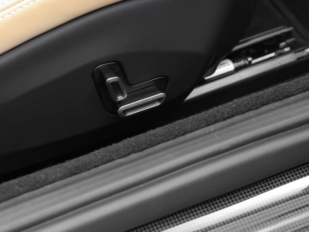 Certified 2025 Ferrari Roma Spider RWD image 19