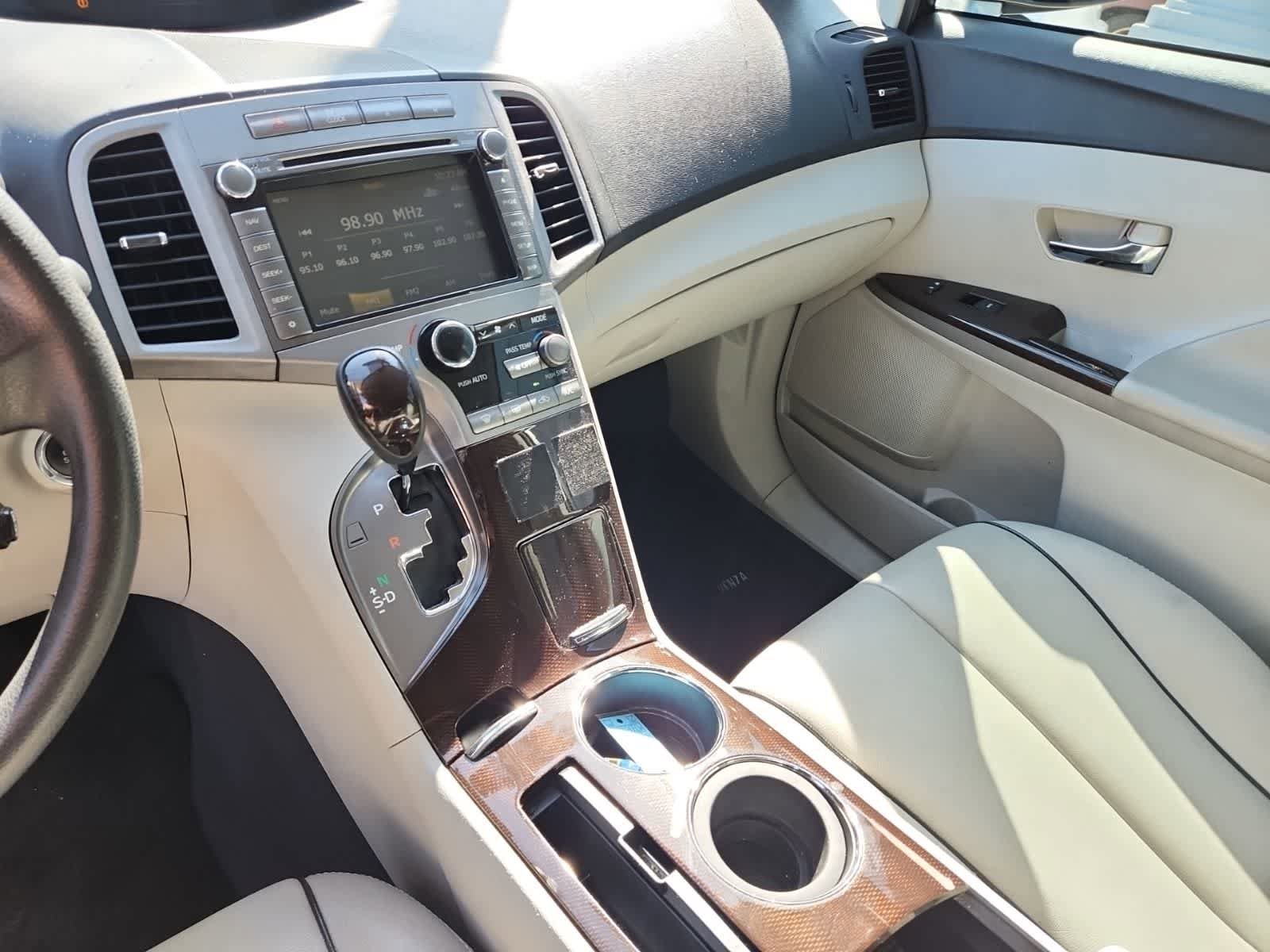 Used 2011 Toyota Venza w/ Convenience Pkg FWD image 10