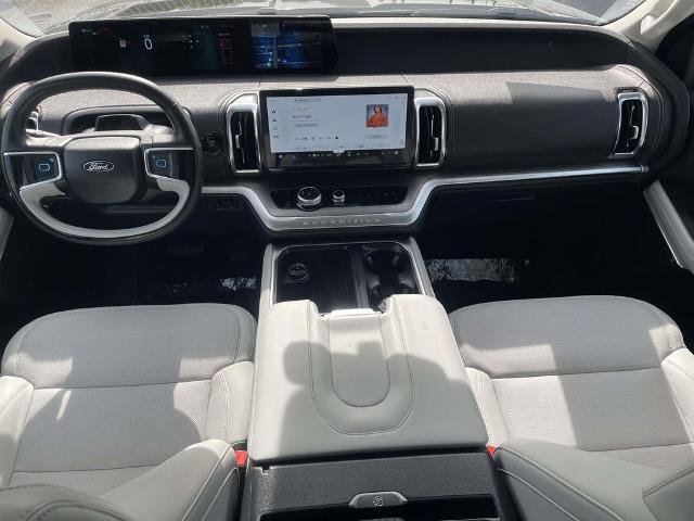 Certified 2025 Ford Expedition Platinum image 9