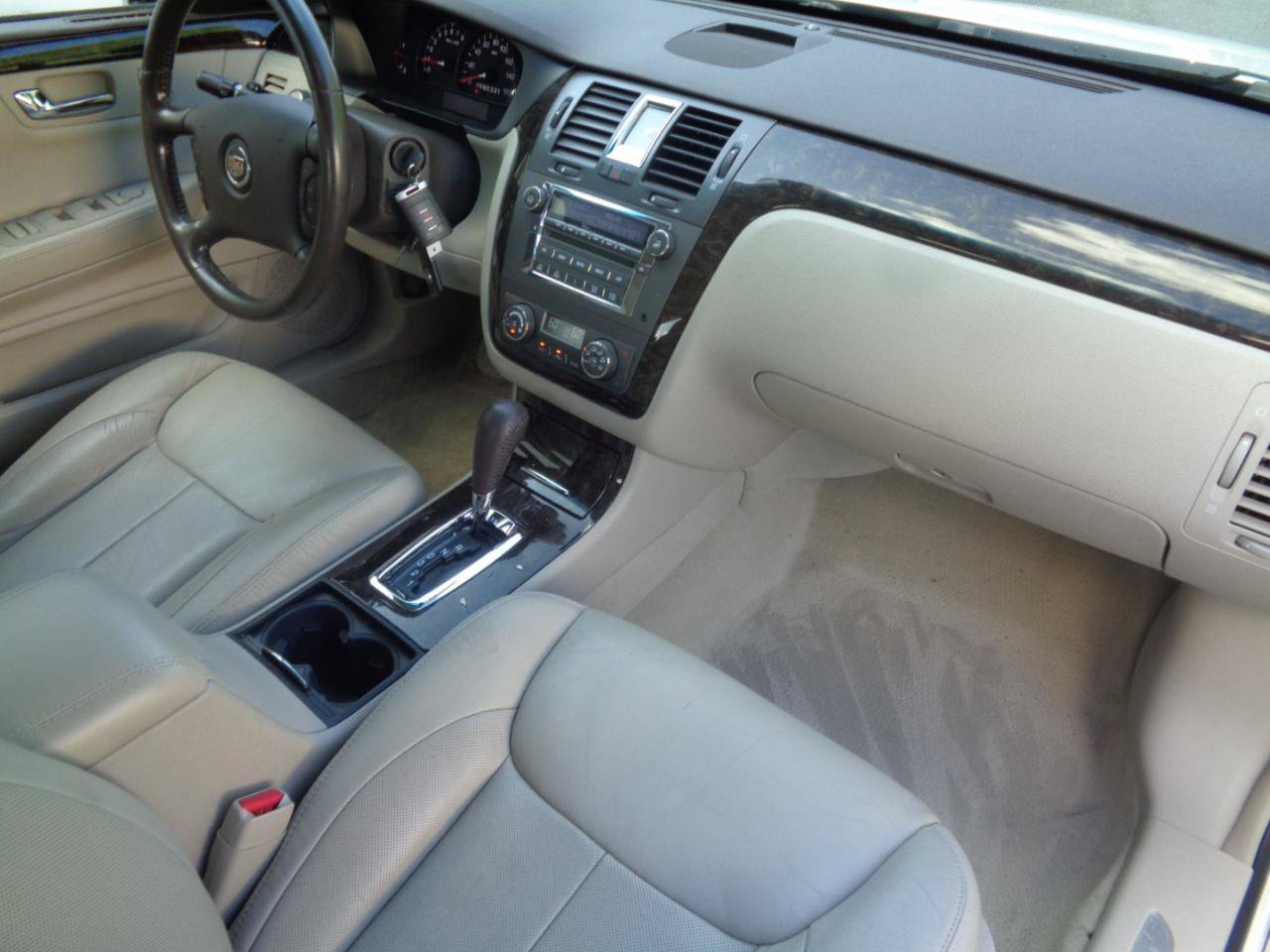 Used 2011 Cadillac DTS Luxury FWD image 31