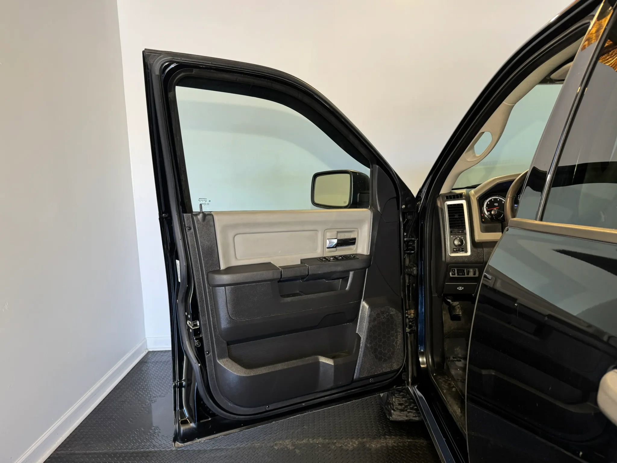 Used 2012 RAM 1500 Outdoorsman image 8