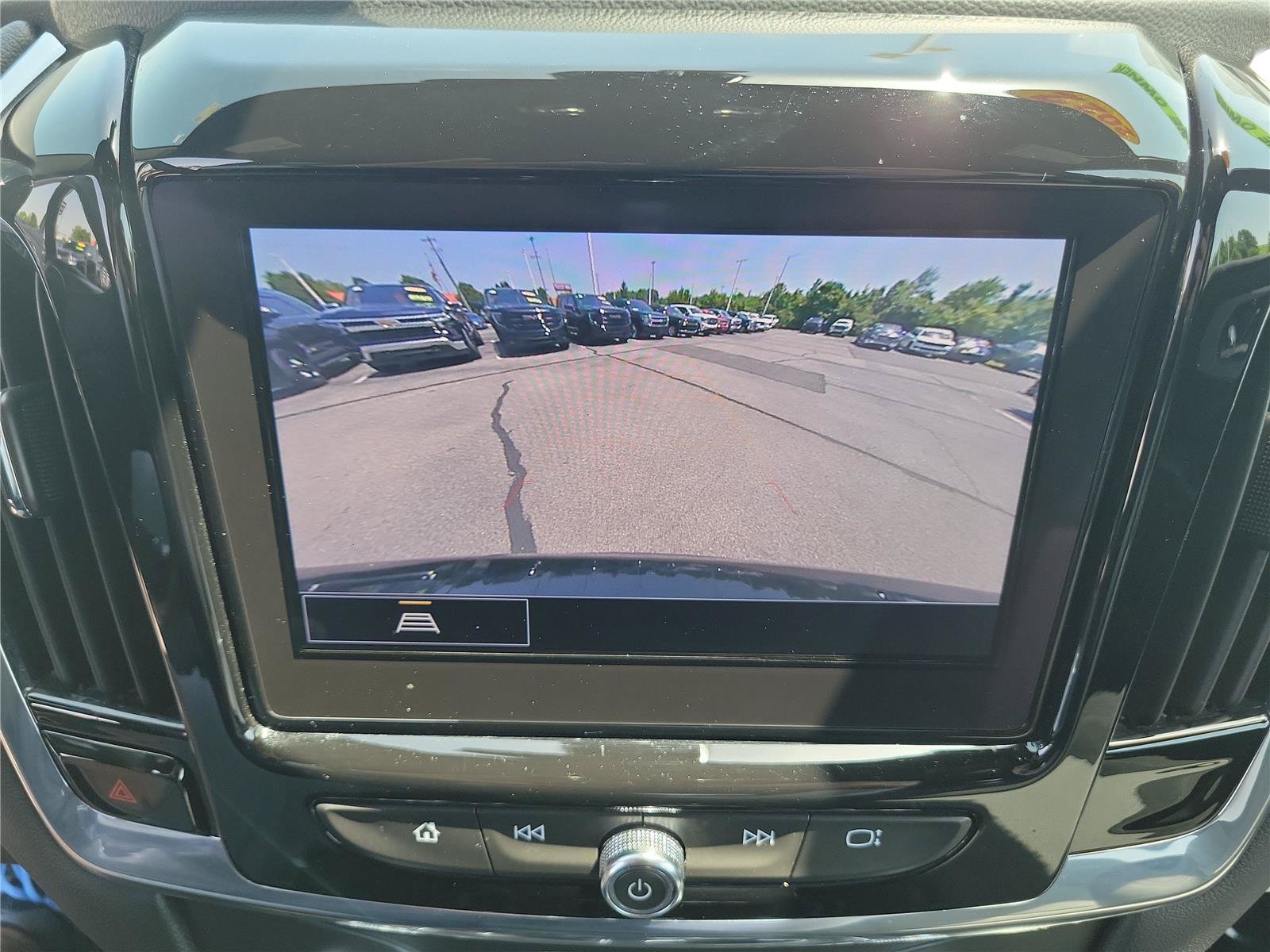 Used 2022 Chevrolet Traverse LT FWD image 30