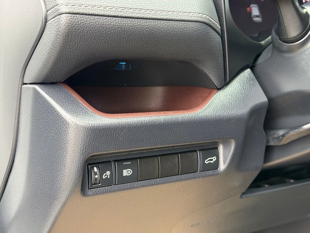 Used 2020 Toyota RAV4 Limited image 24