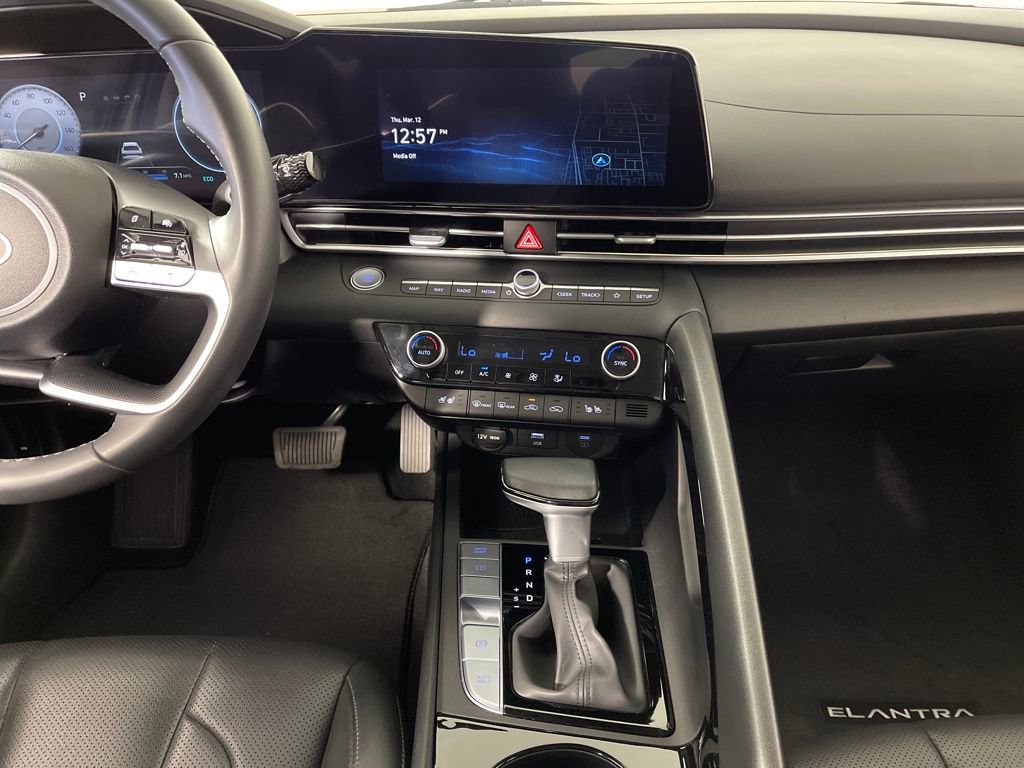 Certified 2025 Hyundai Elantra Limited image 16
