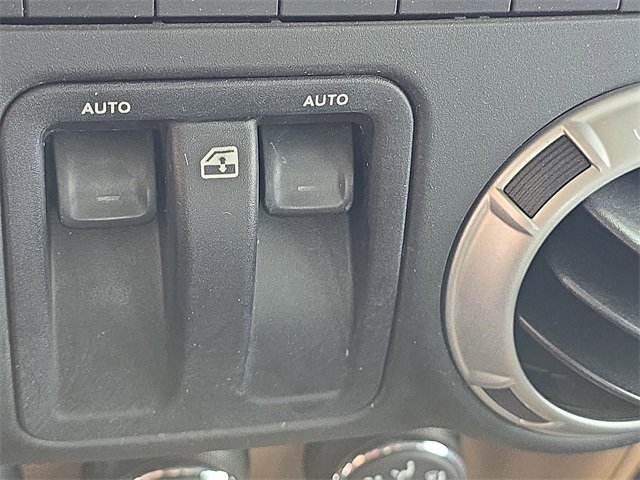 Used 2015 Jeep Wrangler Rubicon w/ Power Convenience Group image 26