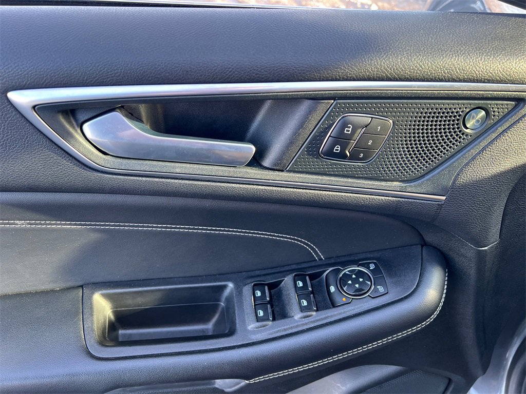 Used 2024 Ford Edge Titanium image 12