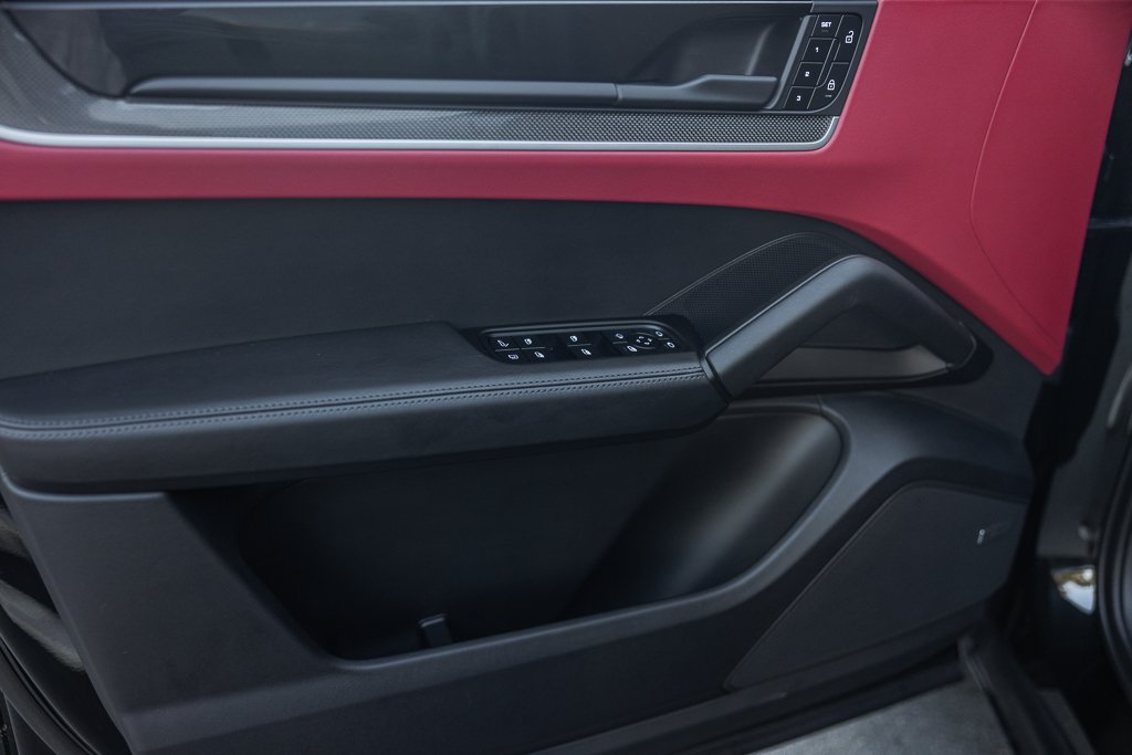 Certified 2025 Porsche Cayenne E-Hybrid AWD/4WD image 18