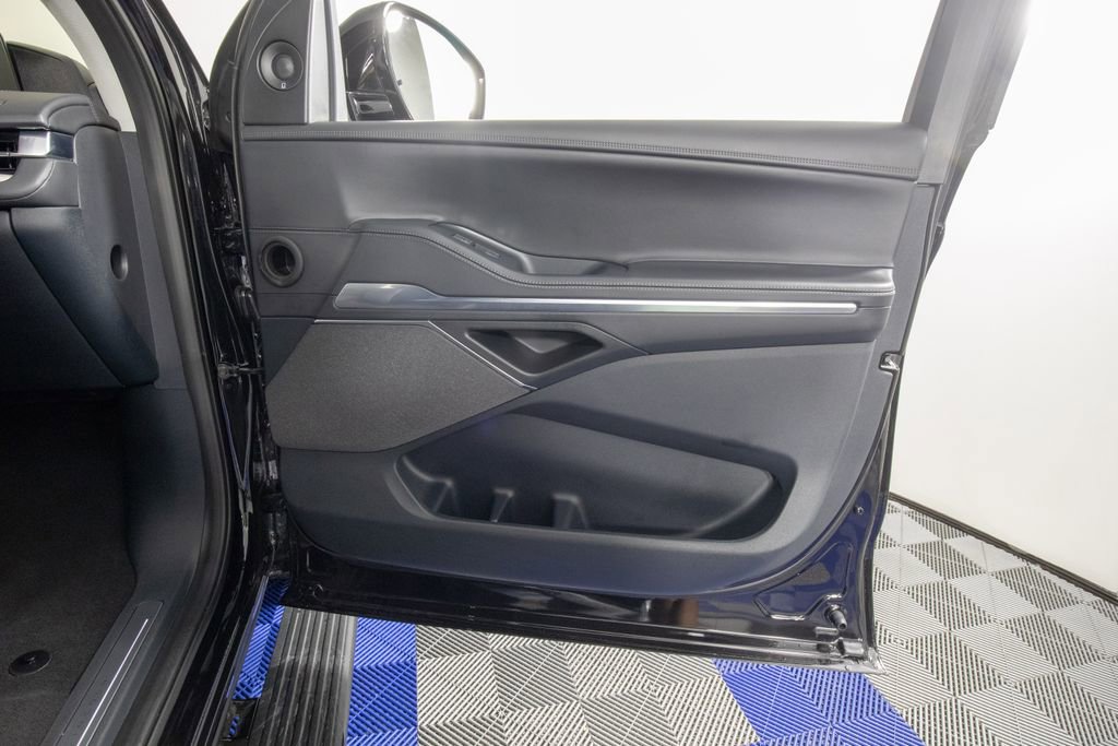 Used 2025 Lincoln Navigator Reserve AWD/4WD image 17