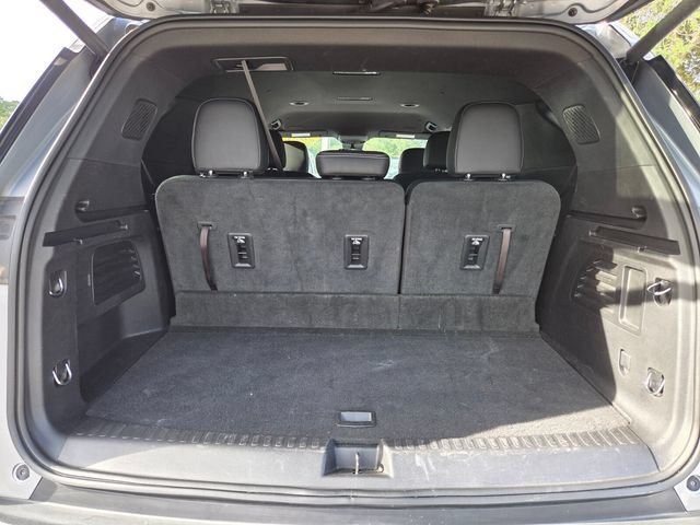Used 2025 Chevrolet Traverse LT AWD/4WD image 17