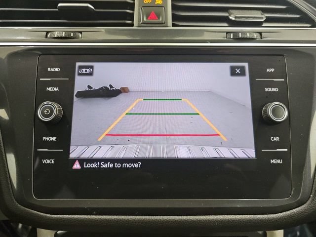 Used 2023 Volkswagen Tiguan SE w/ Panoramic Sunroof Package AWD/4WD image 25