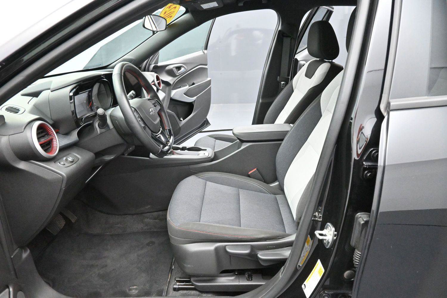Used 2024 Chevrolet Trax RS w/ Driver Confidence Package FWD image 13