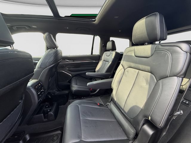 Used 2023 Jeep Grand Cherokee L Overland AWD/4WD image 9