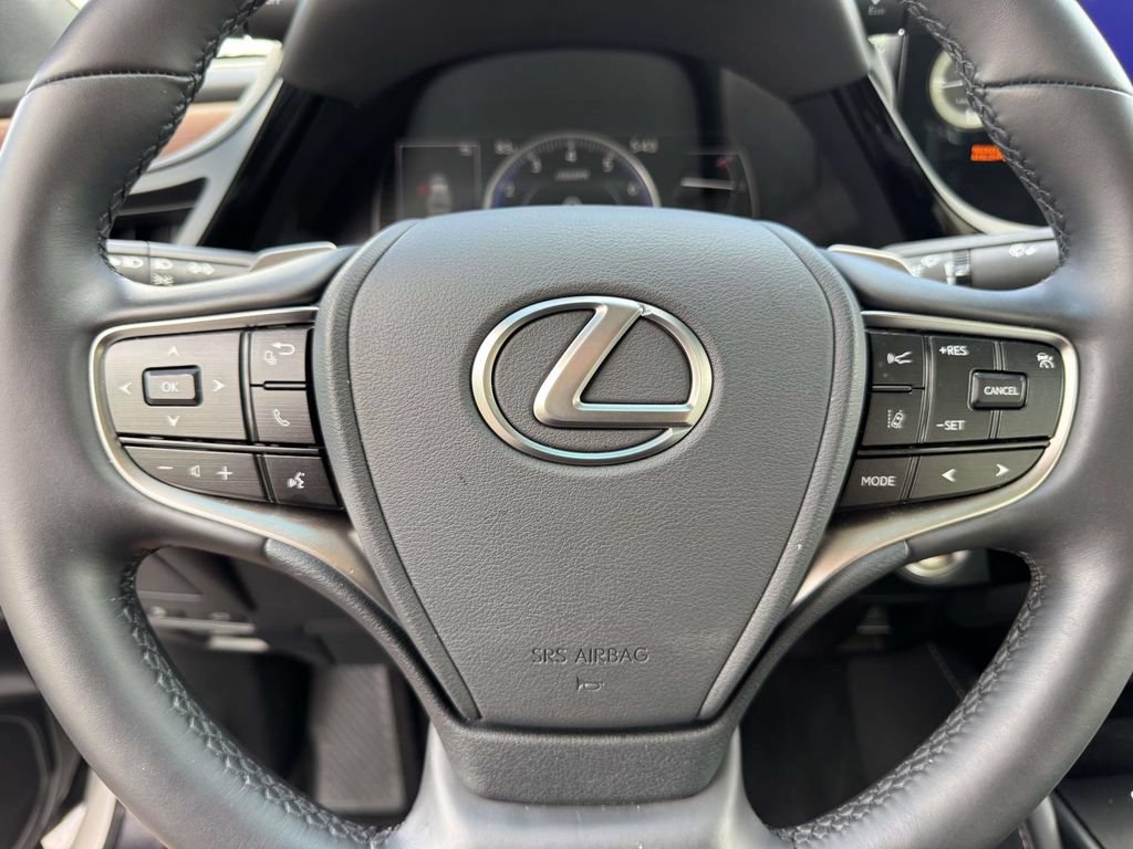 Used 2025 Lexus ES 350 w/ Premium Package FWD image 9
