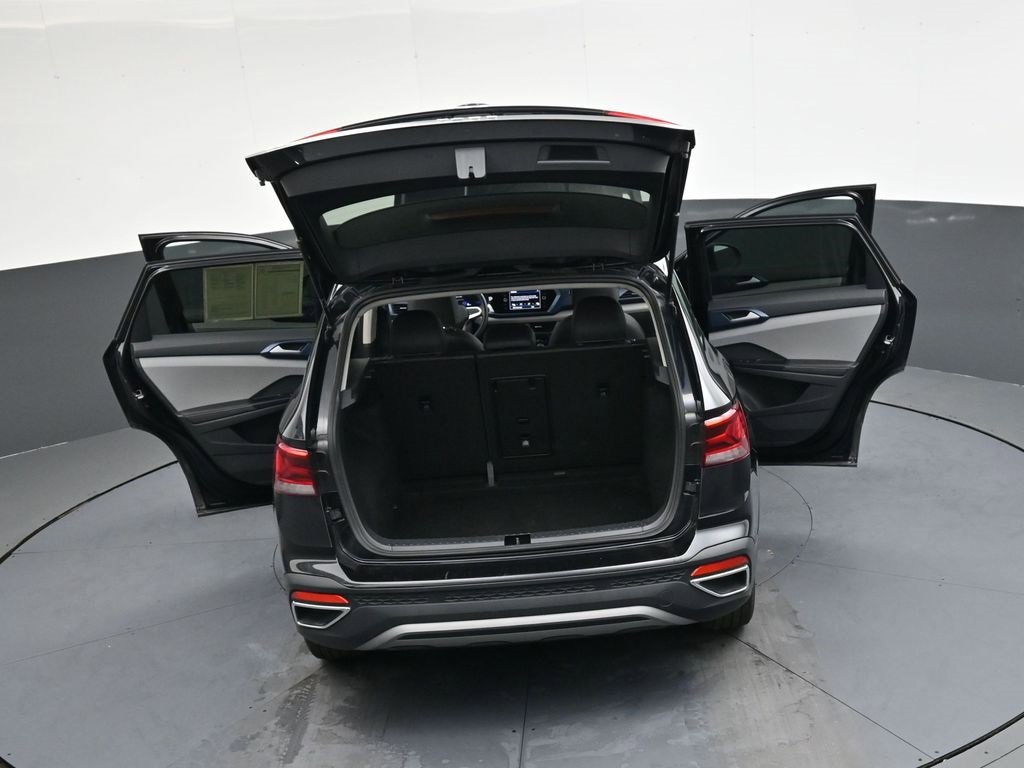 Used 2024 Volkswagen Taos SE image 48
