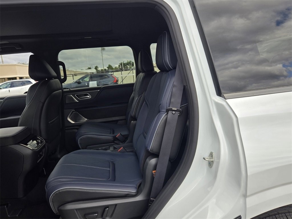 New 2026 INFINITI QX80 Autograph w/ Premium Cargo Package image 15