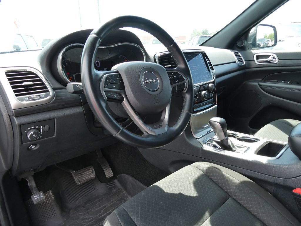 Used 2022 Jeep Grand Cherokee Laredo E AWD/4WD image 23