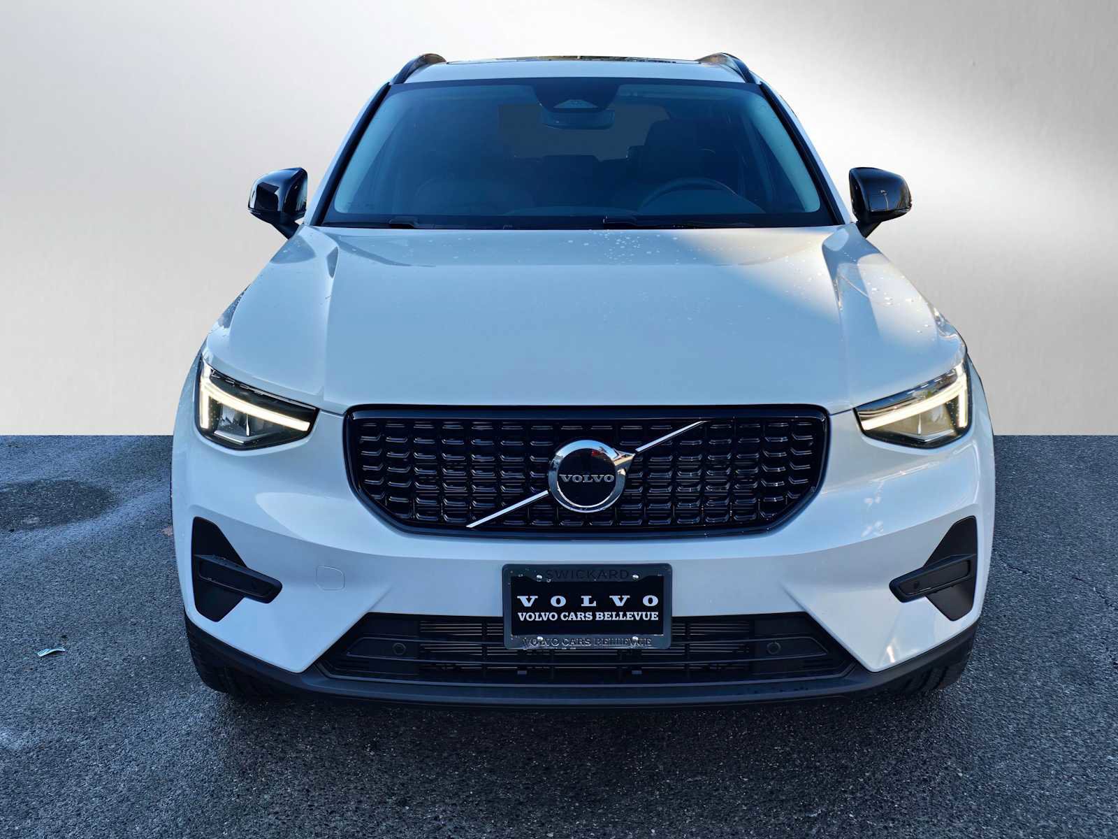 New 2026 Volvo XC40 B5 Core w/ Climate Package image 8