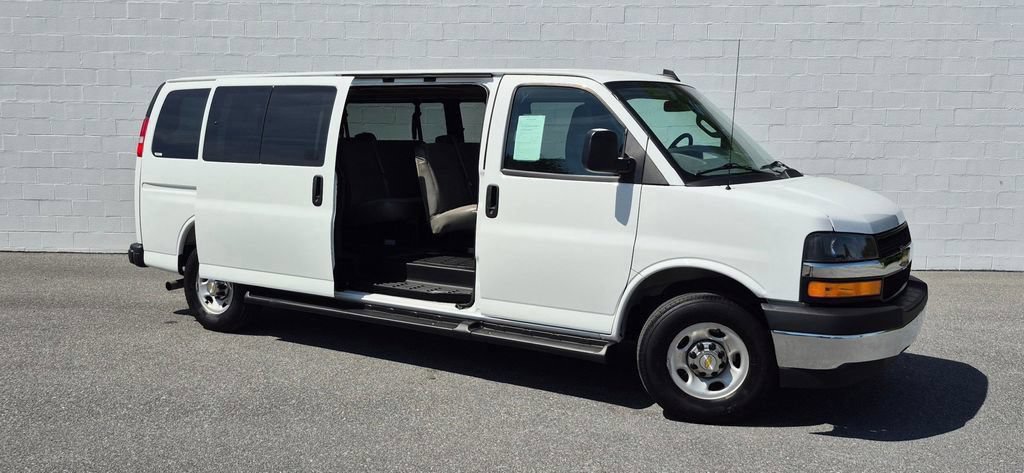 Used 2025 Chevrolet Express 3500 LT w/ LT Preferred Equipment Group RWD image 27