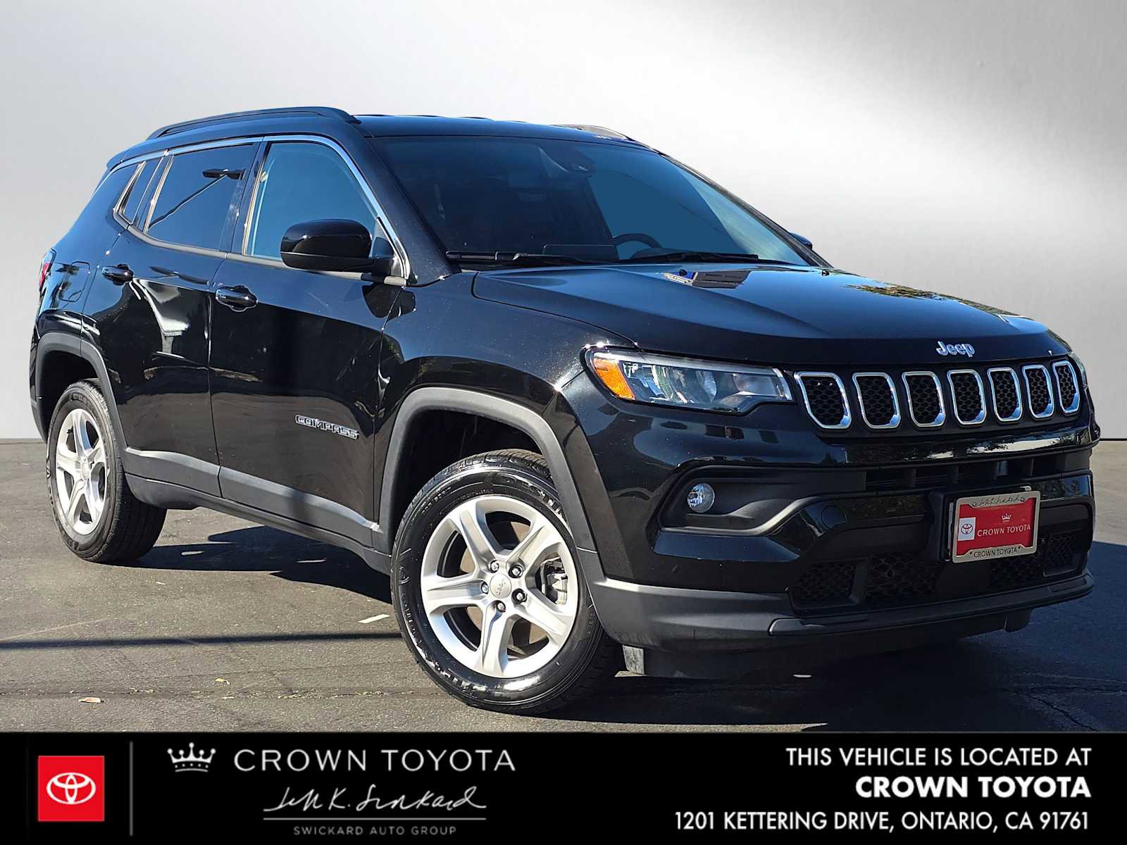 Used 2023 Jeep Compass Latitude image 1