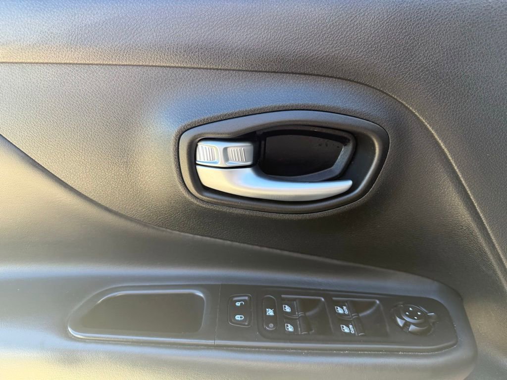 Used 2019 Jeep Renegade Trailhawk w/ Cold Weather Group II AWD/4WD image 24