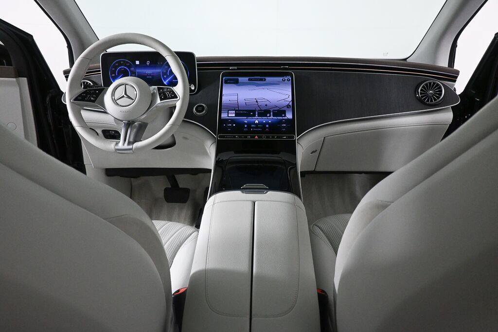 Used 2023 Mercedes-Benz EQE 500 4MATIC SUV image 12