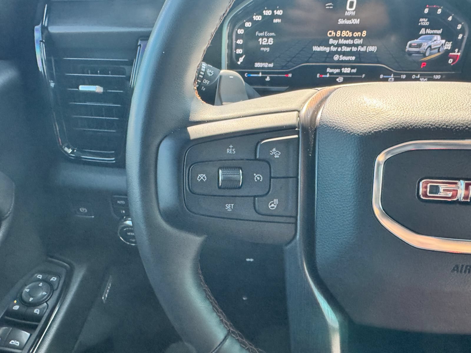 Used 2023 GMC Sierra 1500 AT4 w/ Technology Package AWD/4WD image 18