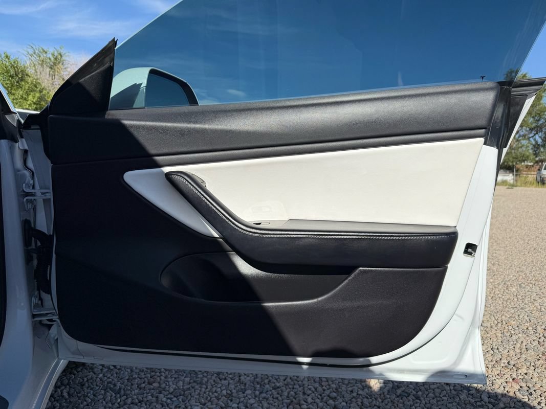 Used 2018 Tesla Model 3 Mid Range RWD image 13