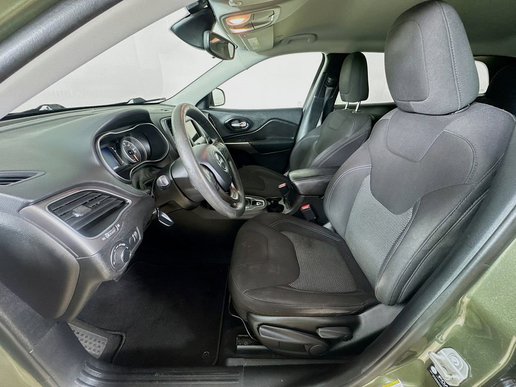 Certified 2021 Jeep Cherokee Latitude AWD/4WD image 12
