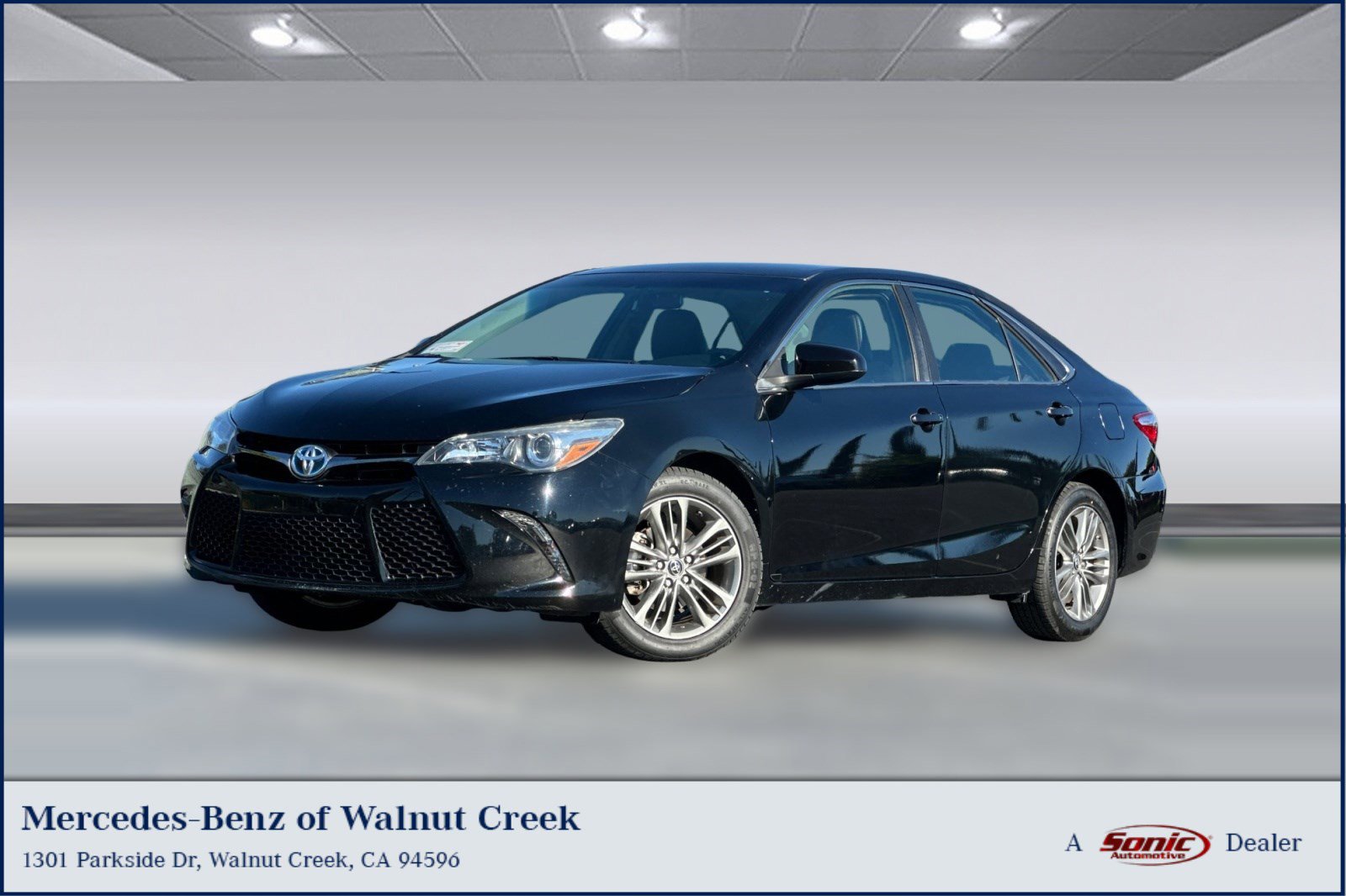 Used 2016 Toyota Camry SE image 1