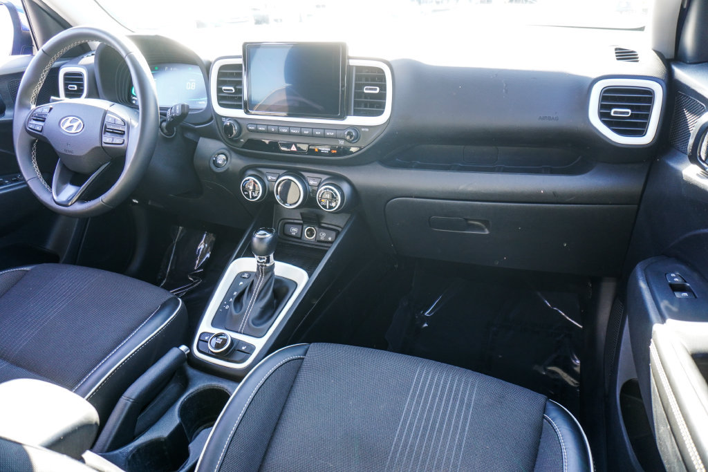 Used 2025 Hyundai Venue Limited FWD image 9