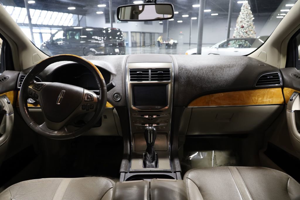 Used 2011 Lincoln MKX 2WD w/ Wood Pkg image 21