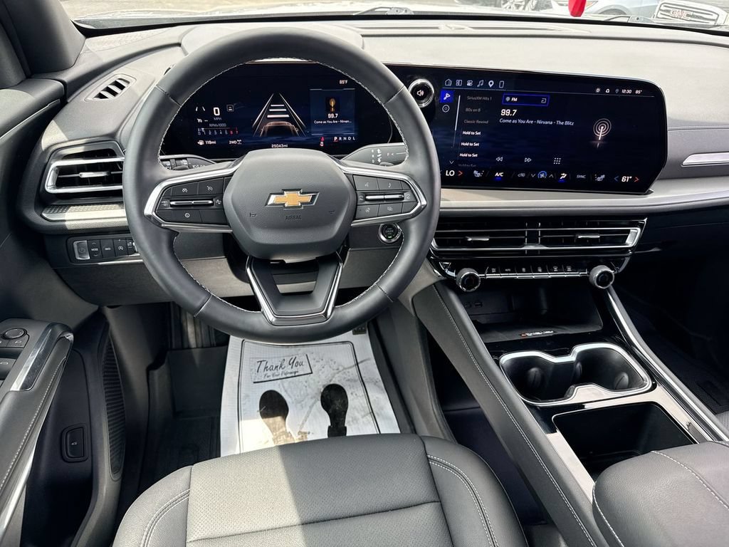 Used 2025 Chevrolet Traverse LT w/ Driver Confidence Package AWD/4WD image 14