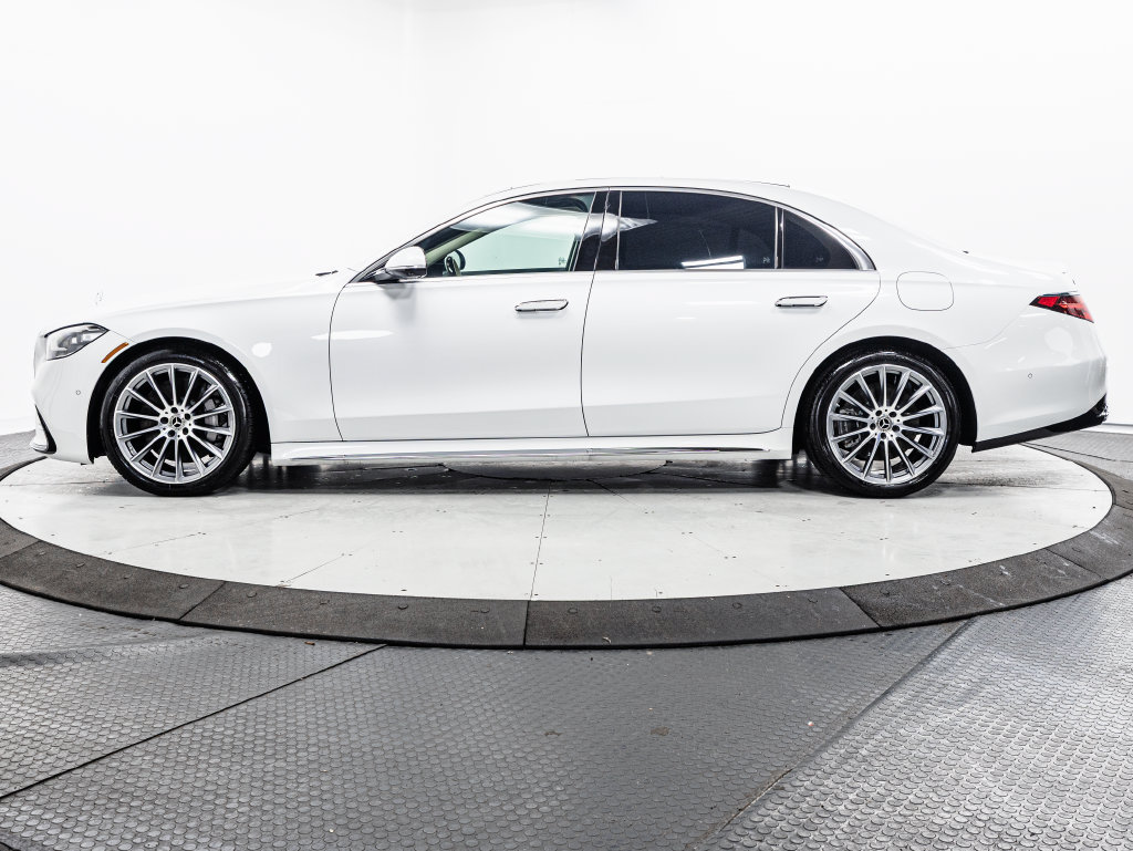 Used 2025 Mercedes-Benz S 580e 4MATIC Sedan image 4
