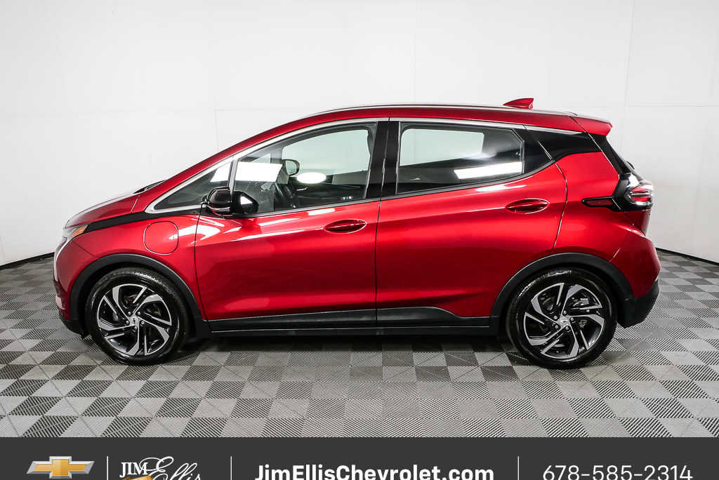 Used 2023 Chevrolet Bolt LT w/ Infotainment Package FWD image 29