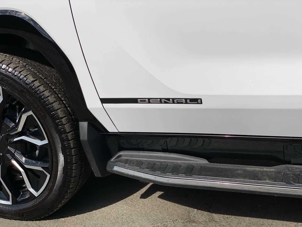 Used 2025 GMC Sierra EV Denali AWD/4WD image 10