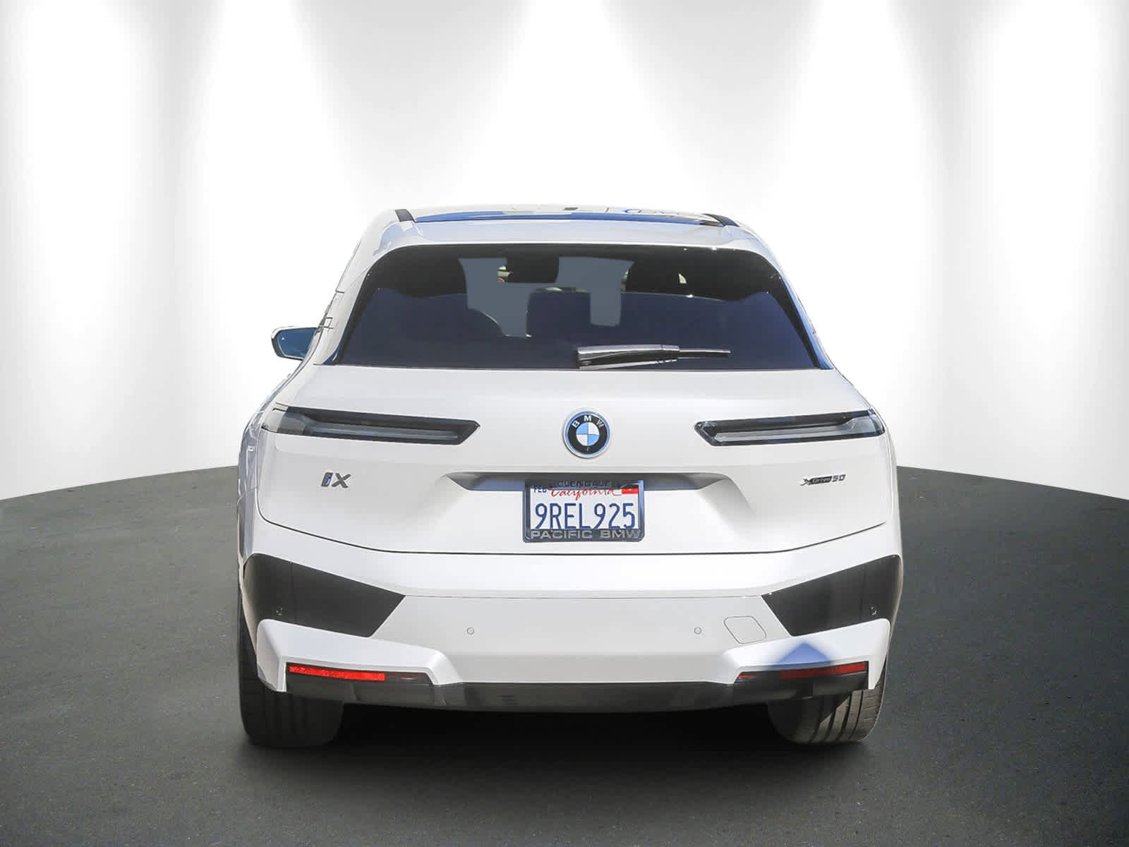 Used 2025 BMW iX xDrive50 w/ Sport Package image 5