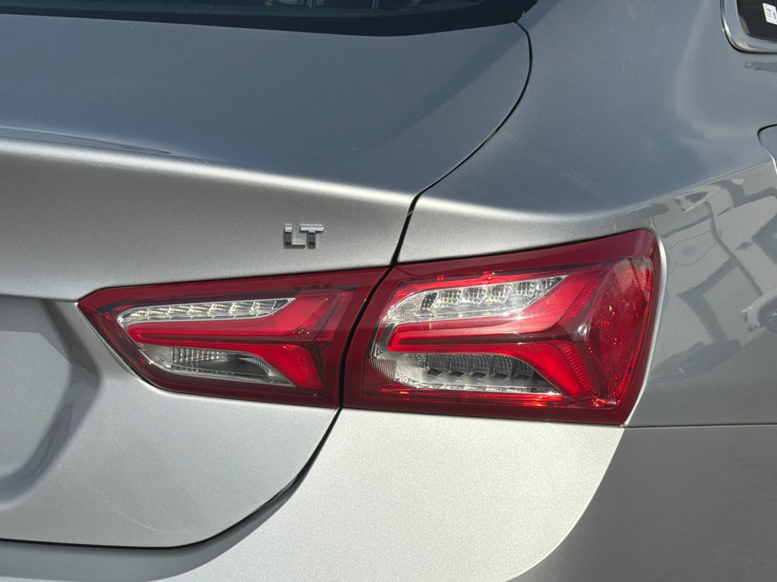 Used 2020 Chevrolet Malibu LT FWD image 37