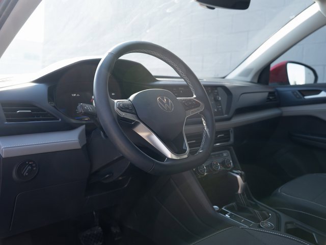 Certified 2024 Volkswagen Taos SE image 5