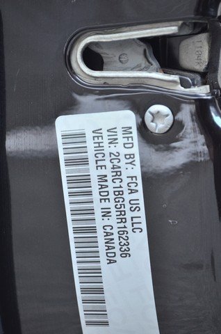 Used 2024 Chrysler Pacifica Touring-L image 14