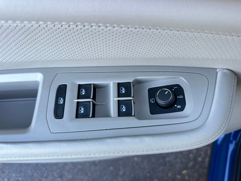 Used 2025 Volkswagen Atlas SEL Premium R-Line image 41