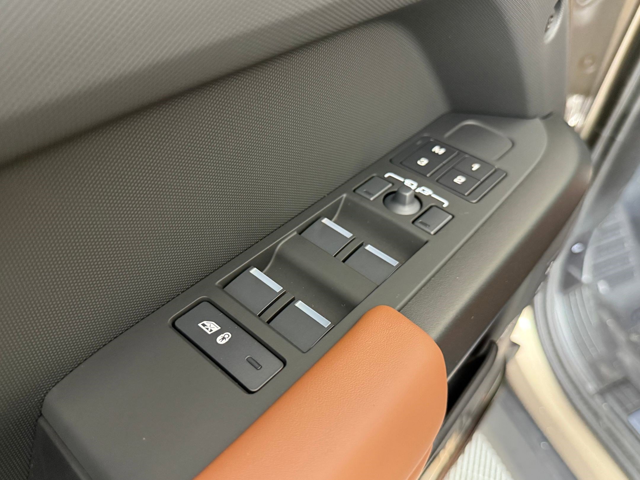 New 2026 Land Rover Defender 110 OCTA AWD/4WD image 23